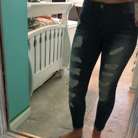 Distressed jeans - Picture 2 of 6